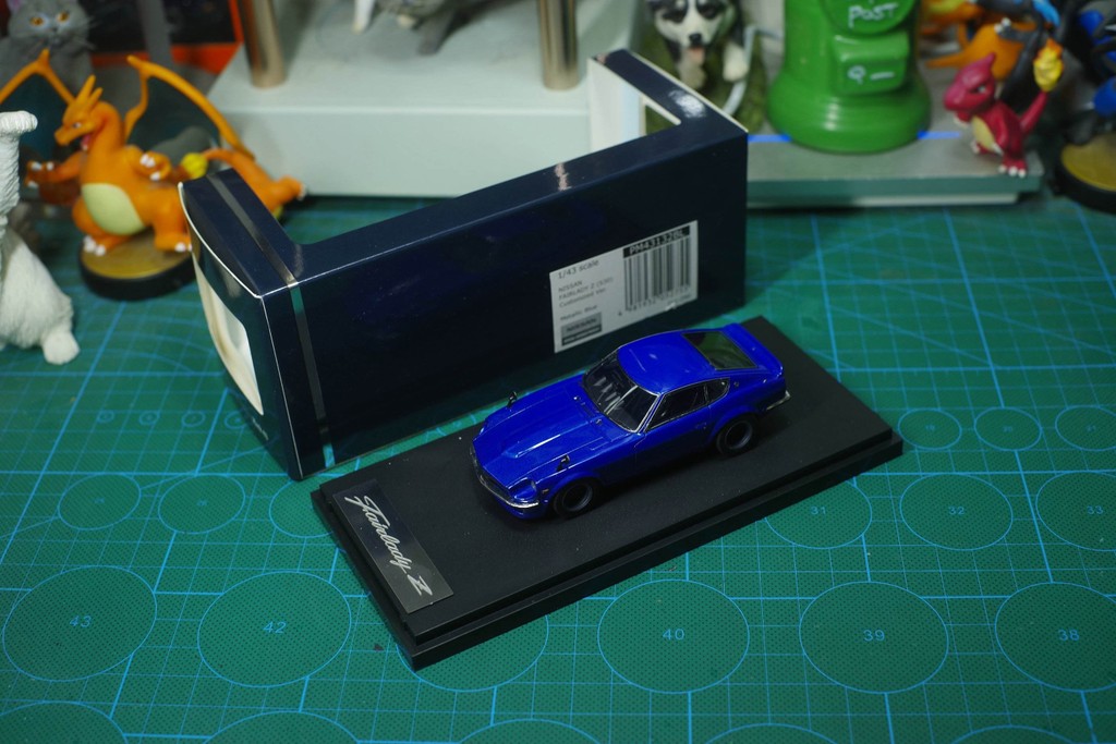 MARK43 รุ่น 1/43 Japanese Lady Fairlady Z (S30) สีฟ้า