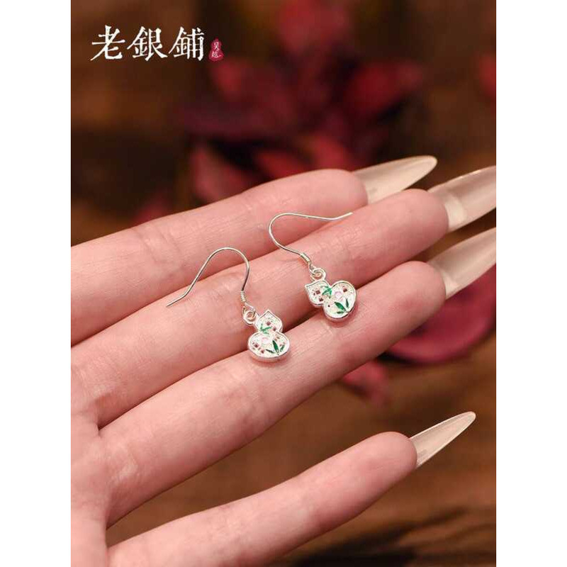 ต่างหูเงินแท้ 999 แบบใบรูปมะระเคลือบสีหลากหลาย จาก Wu Yue Lao Silver Shop