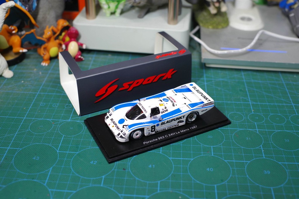 SPARK รุ่น 1/43 1987 Le Mang Porsche 962 C 8 #