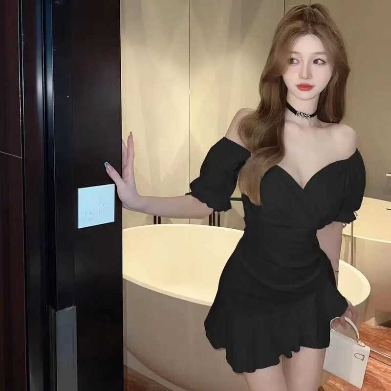 เดรสแขนยาวคอวีทรงเข้ารูปกระโปรงหางปลาแบบพันรอบตัว thumbnail 3