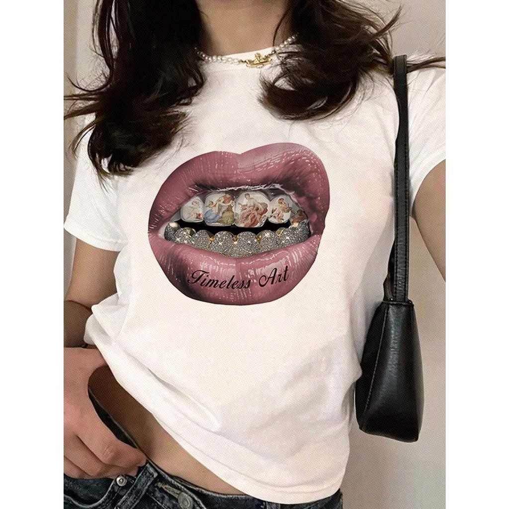 Hustlin เสื้อ baby tee ลายปาก Timeless Art สไตล์แฟชั่นสายฝอ แหวกแนวไม่ซ้ำใคร ผ้าคอตตอน 100%