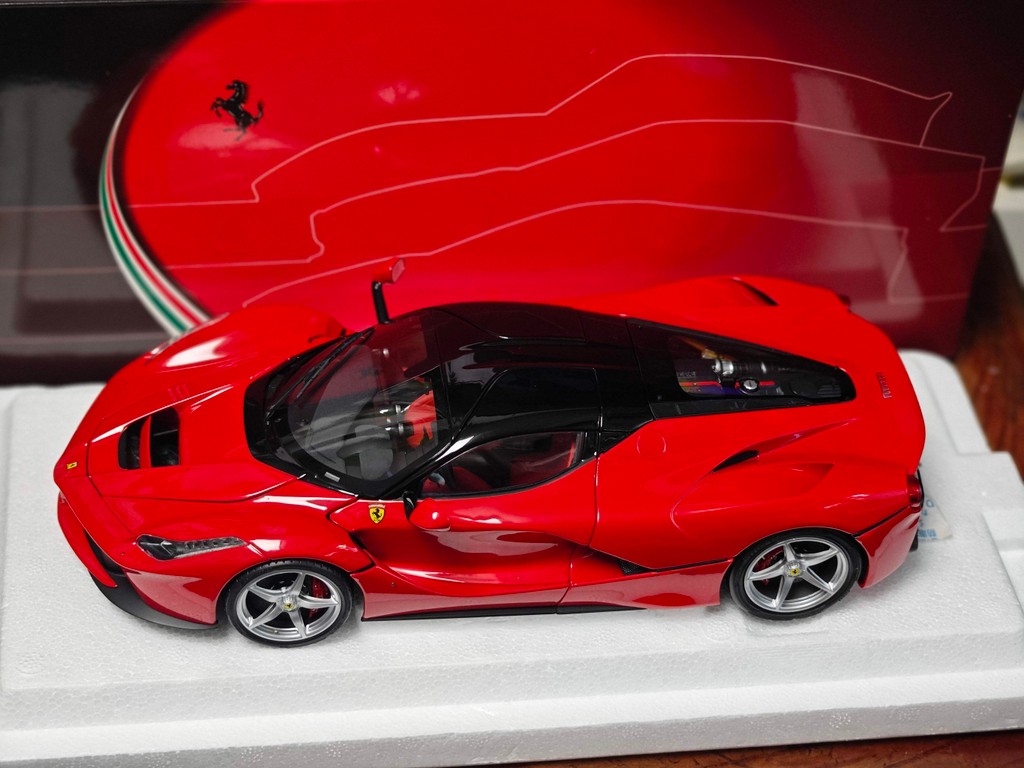 BBR Model 1/18 Ferrari Laferrari Hard Top Ferrari Laferrari Label Red