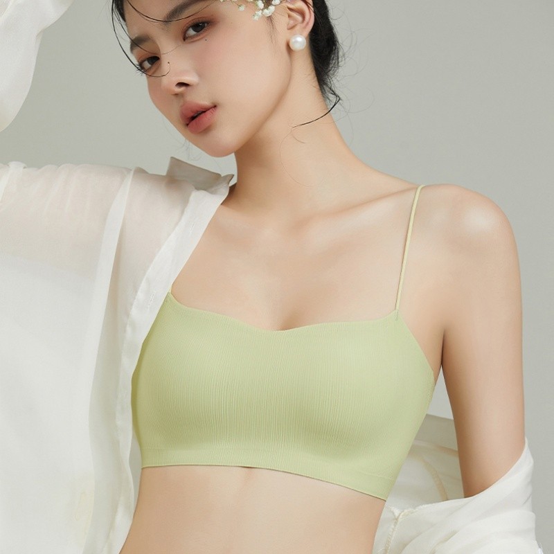 ชุดชั้นในสตรีนุ่มสลัดขอบ ป้องกันการหย่อนคล้อย ระบายอากาศได้ดี มาพร้อมสายคล้องไหล่บางเบาและสวมใส่ง่าย