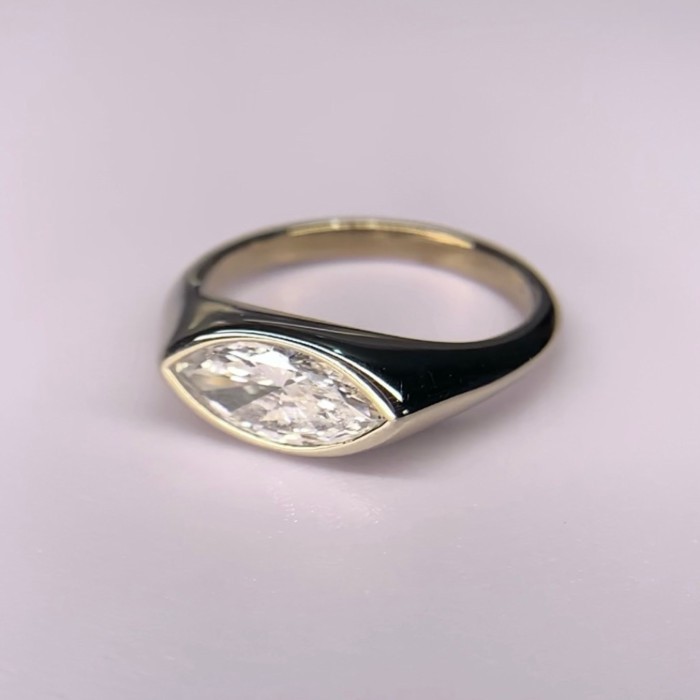 Diamond Delights  แหวนนิ้วก้อยเพชรมาคีย์ธรรมชาติเซอร์ GIA ทอง 9k GIA Certified Natural Marquise Dia