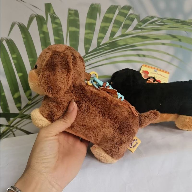ของแท้ Pabes Sausage Dog Plush Doll พวงกุญแจหูฟังกระเป๋า Dachshund Dog Dold Doll Coin Coin Accessor