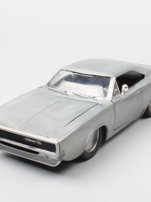 1/24 Jiada 1968 Dodge War Horse Charger กล้ามเนื้อวิ่งความเร็วและ Passion รถจําลองรุ่นเงิน