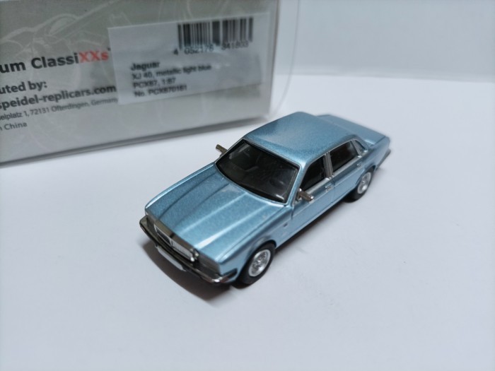 Premium ClassiXXs PCX 1 87 Jaguar 4 ประตูซีดานรุ่น Jaguar XJ40 Metallic Blue