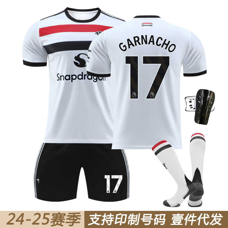 เสื้อกีฬาฟุตบอลสีแดง พร้อมลายเซ็น Mesut Ozil เลขที่ 17 สไตล์สำหรับผู้ชาย