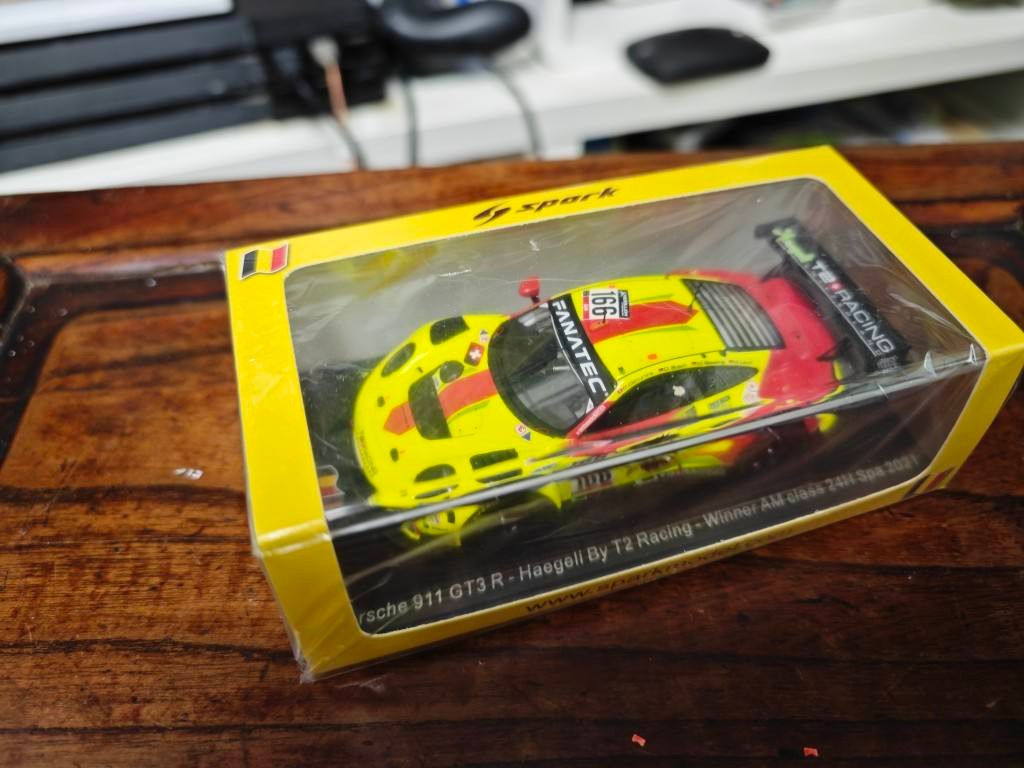 SPARK รุ่น 1/43 2021 SPARK Porsche Porsche 911 GT3 R 166 #