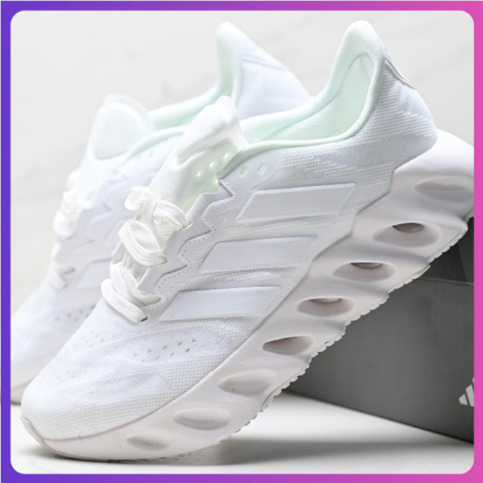 [การประกันคุณภาพ] SWITCH FWD M รองเท้าผ้าใบสีขาวและรองเท้าวิ่งลําลอง hh 141