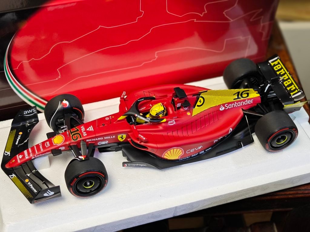 BBR รุ่น 1/18 2022 Monza Ferrari F1-75 16 #Leclair