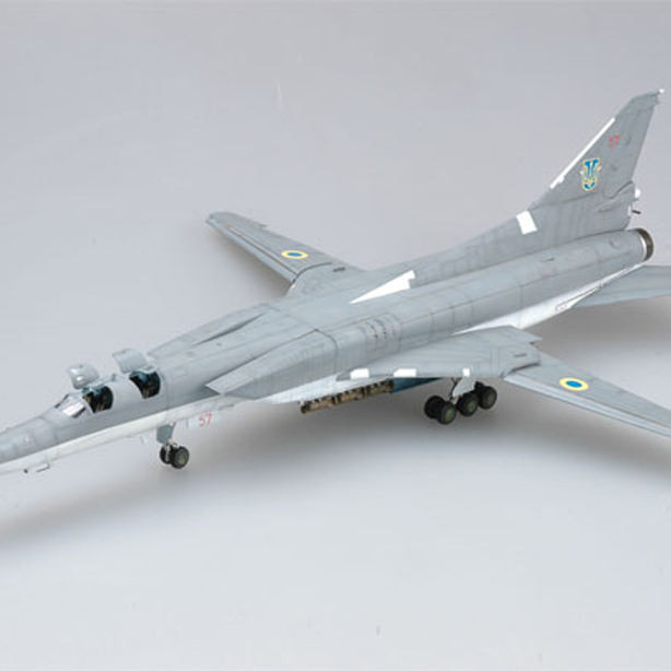 พร้อมสต็อก Trumpeter 1/72 รัสเซีย Tu-22M3 Backfire Type C Strategic Bomber Assembly Model รุ่น Limit