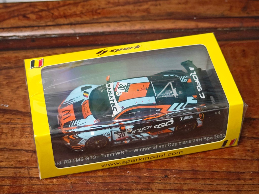 SPARK รุ่น 1/43 2022 SPARK AUDI R8 LMS GT3 30 #GULF ภาพวาด