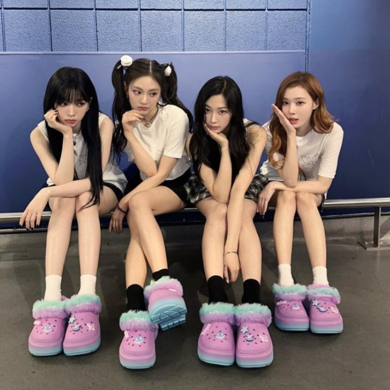 ♞,♘[CROCS] Aespa X CROCS รองเท้า / ของแท้ 100% / จํานวนจํากัด YRF