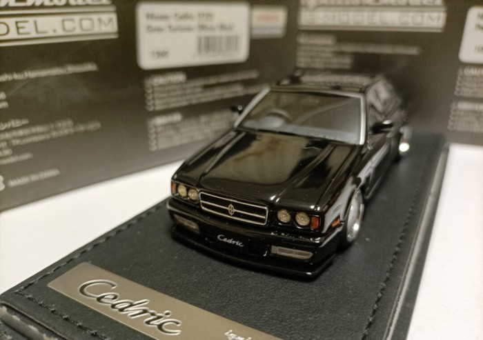 IG 1 43 Nissan Duke โมเดลรถเก๋งสี่ประตู Cedric Y32 Ultima GranTurismo