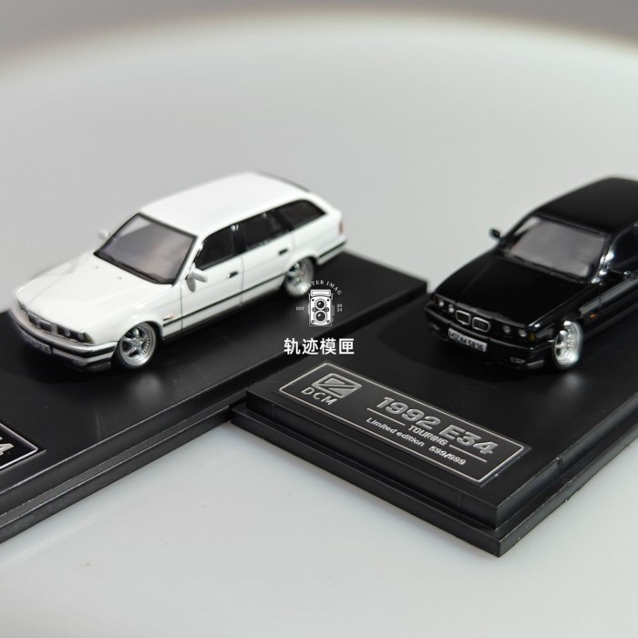 พร้อมสต็อก D.Bo DCM 1: 64 BMW BMW E34 Travel Tank Car Open Lid Alloy Car Model Jewelry