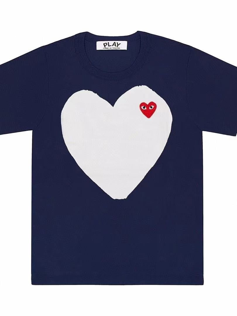 2025_play ฤดูร้อนใหม่ CDG เสื้อยืดแขนสั้นผ้าฝ้ายแท้รอบคอ Love เสื้อยืดอินเทรนด์ Casual ผู้ชายและผู้ห