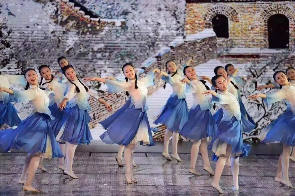 เครื่องแต่งกายสำหรับการแสดงเต้นรำฉินหยวน แบบสไตล์รีพับลิกัน แรงบันดาลใจจากเหตุการณ์ปี 1911