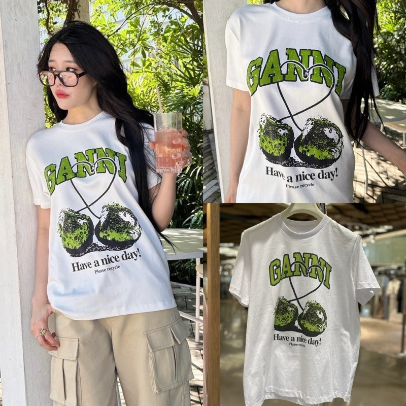 COD(จัดส่งตลอด 24 ชั่วโมง）OOOK Official Ganni T-shirt " เสื้อยืดคอกลมแขนสั้น ลายน่ารักมากๆ สีสวย เน