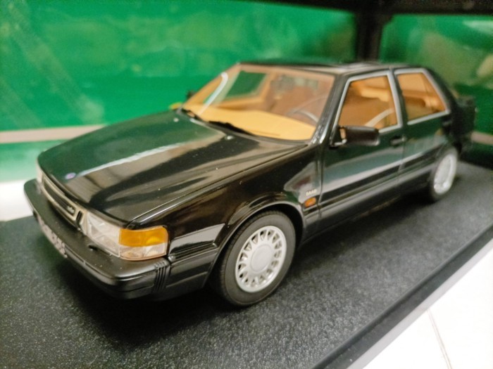 Cult 1 18 Saab 9000 Turbo 4 ประตูรถดีลักซ์ รุ่น Saab 9000 Turbo 1985 สีดํา