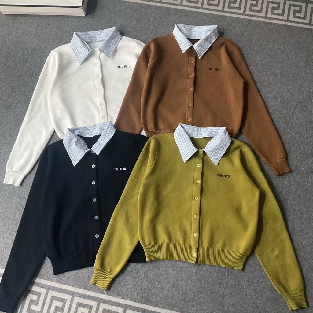 Miumiu 25polo เสื้อเย็บปลอมสองชิ้นเสื้อกันหนาวสําหรับผู้หญิงฤดูใบไม้ร่วงและฤดูหนาวสไตล์ใหม่บางสวมใส่