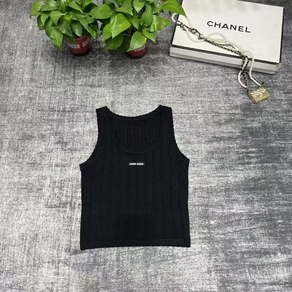 MiuMiu กางเกงยีนส์แขนกุด ลาย Jacquard ทรง.slim fit พร้อม suspender