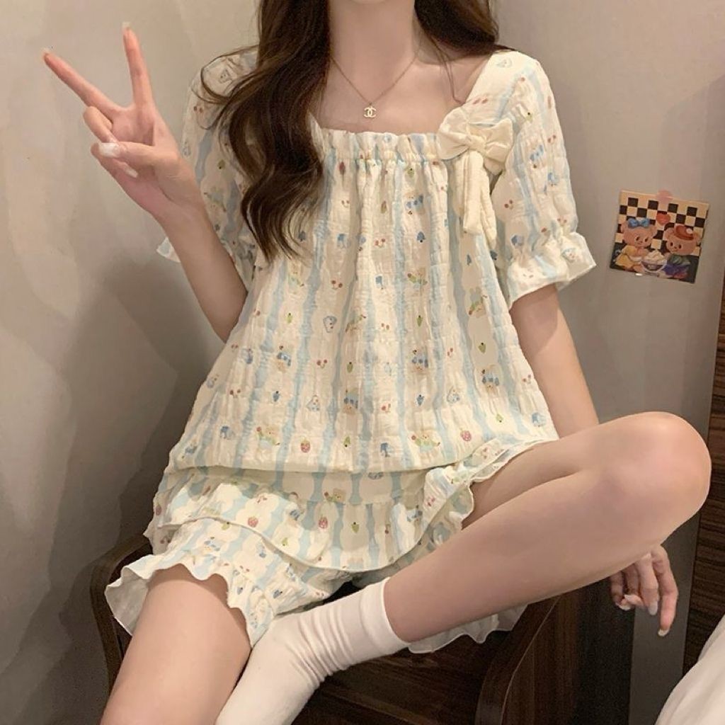 ชุดนอนผู้หญิงสไตล์ใหม่สำหรับฤดูร้อน มาพร้อมแผ่นรองหน้าอกป้องกันการบิดเบี้ยว ดีไซน์แบบเจ้าหญิงด้วยโบว์และแขนสั้น