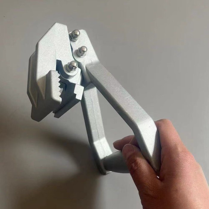 Carpet Puller Carpet Pulling Claw Carpet Clamp for Pulling Carpet During Installation or Removal