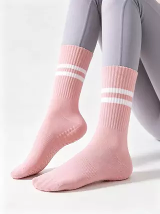 ถุงเท้าโยคะถุงเท้ากีฬาหญิงออกแบบด้านล่างลื่นหลายสีสวมใส่สบาย