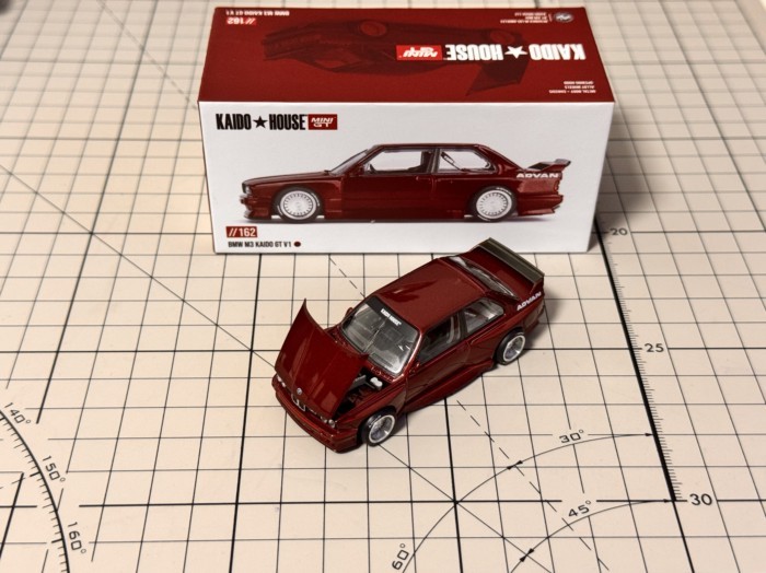 Kadio House MINIGT BMW M3 (E30) Kaido Works V1 KHMG162 ใหม่เอี่ยม