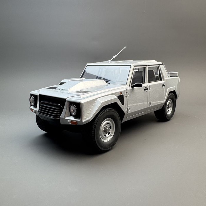 AUTOart AUTOart 1: 18 LAMBORGHINI SVU LAMBORGHINI LM002 โมเดลรถ