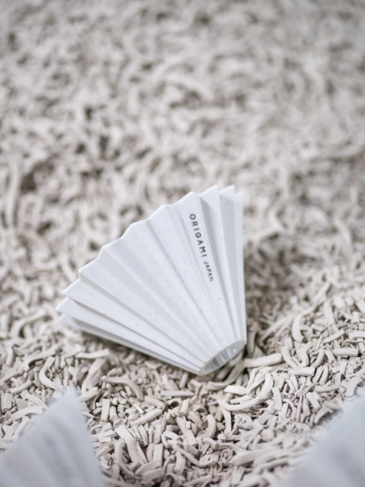 ญี่ปุ่นนําเข้า Origami Origami ถ้วยกรองการทํางานใหม่เป็นมิตรกับสิ่งแวดล้อมรีไซเคิลสีขาว V60 เซรามิค 