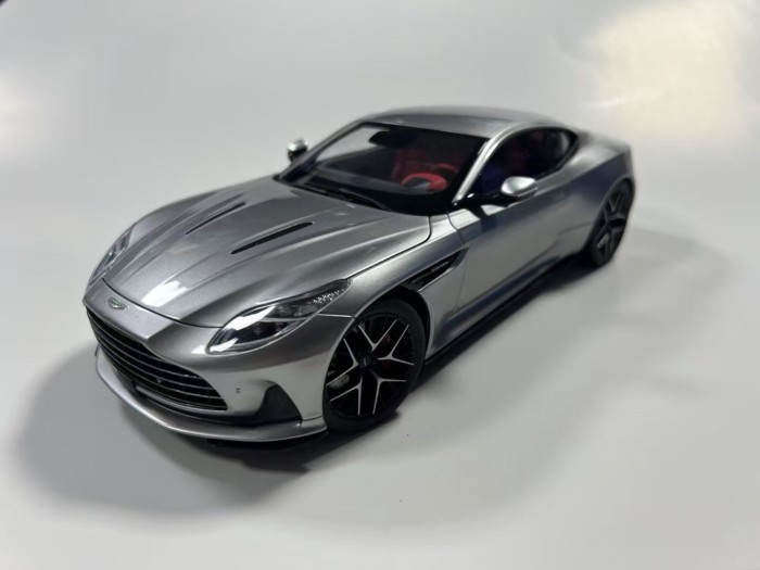 ไฟเล็ก 1: 18 Aston Martin DB12 Aston MartinDB12 โมเดลรถอัลลอย SF จัดส่งฟรี
