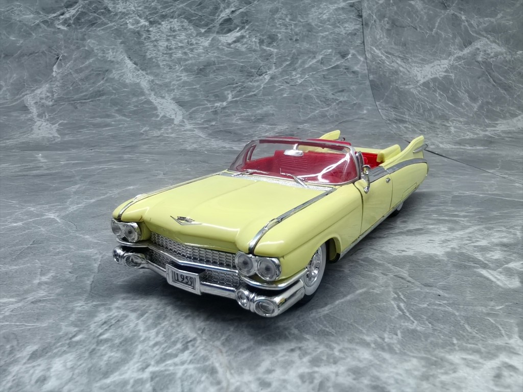 1/32 Cadillac Convertible Alloy Car Model ผื่นบางส่วนออกจากพิมพ์