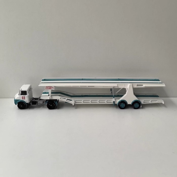 IXO 1/43 EBRO Serie C SEAT Trailer รถบรรทุก Transporter รุ่นด้านหน้า T6