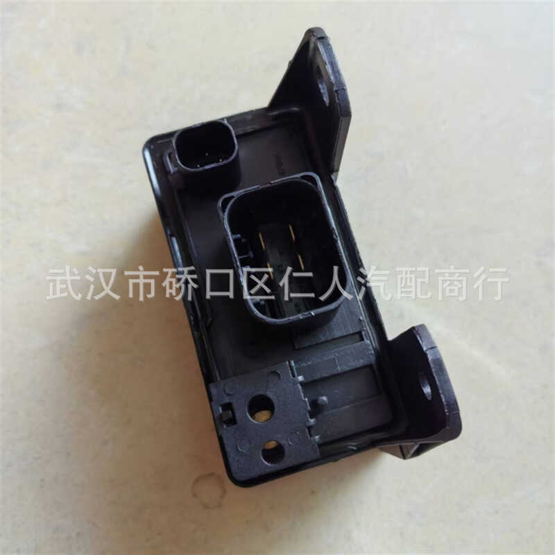 เหมาะสําหรับ Mercedes-Benz รีเลย์ 12V 4P รถ Preheating Controller A0005453516 6461536579