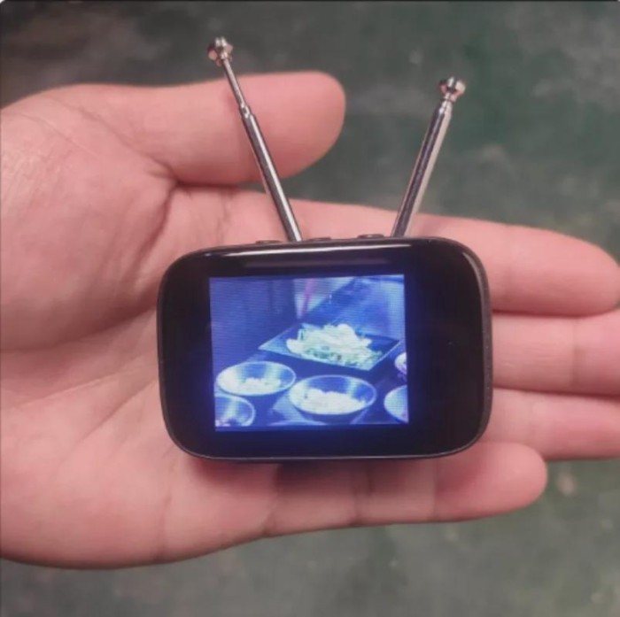 Retro Mini Touch Screen TV Television W-atch Dollhouse Scene Model Miniature TV Model Toys Kitchen