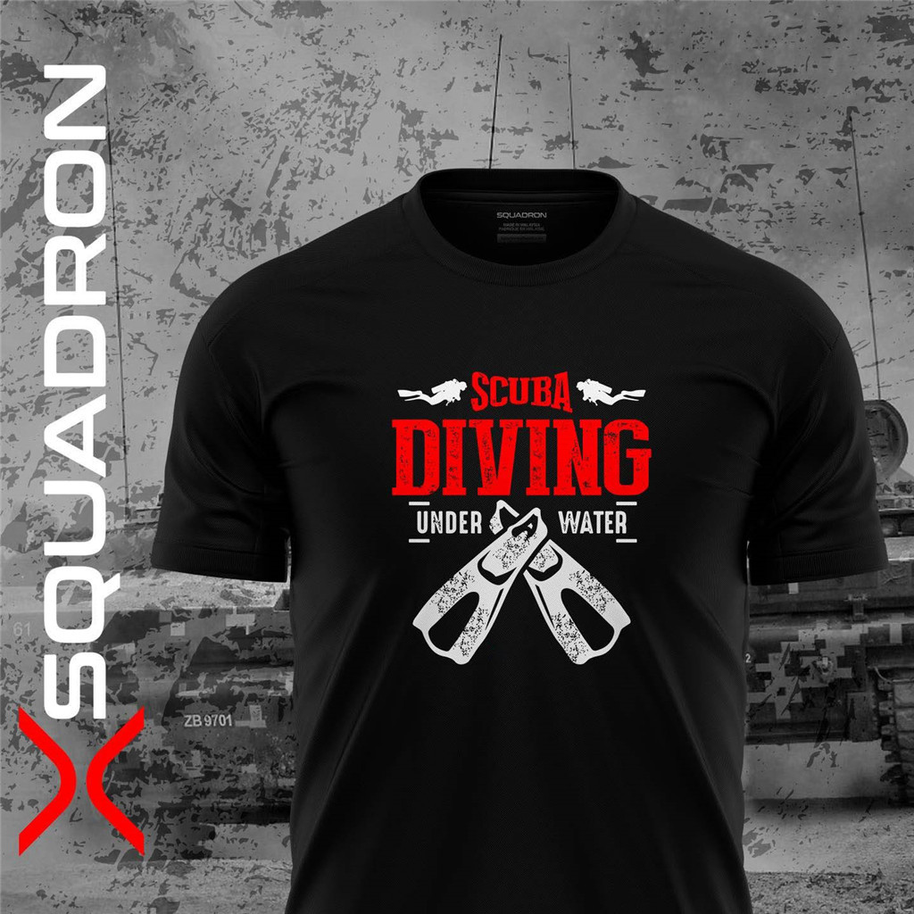 ผู้ชายดําน้ํากราฟิกเสื้อยืด Retro Diver Fins พิมพ์ลําลองแขนสั้น Tee