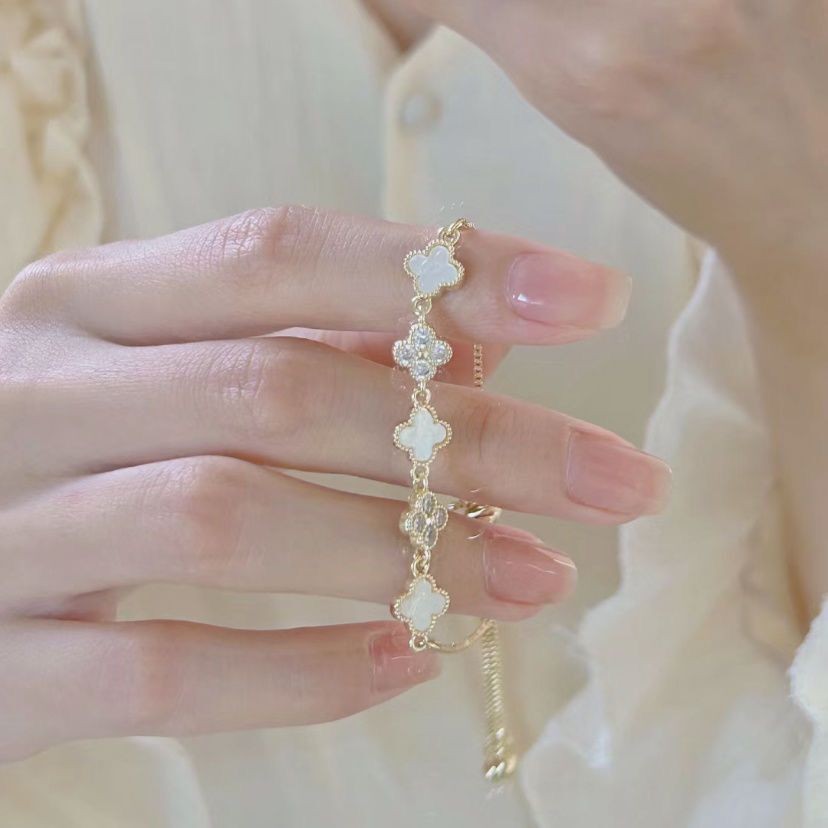 สร้อยข้อมือโคลเวอร์สี่ใบสำเร็จรูปสำหรับเด็กผู้หญิง สไตล์ฝรั่งเศส มาพร้อมให้เลือกถึง 5 สี