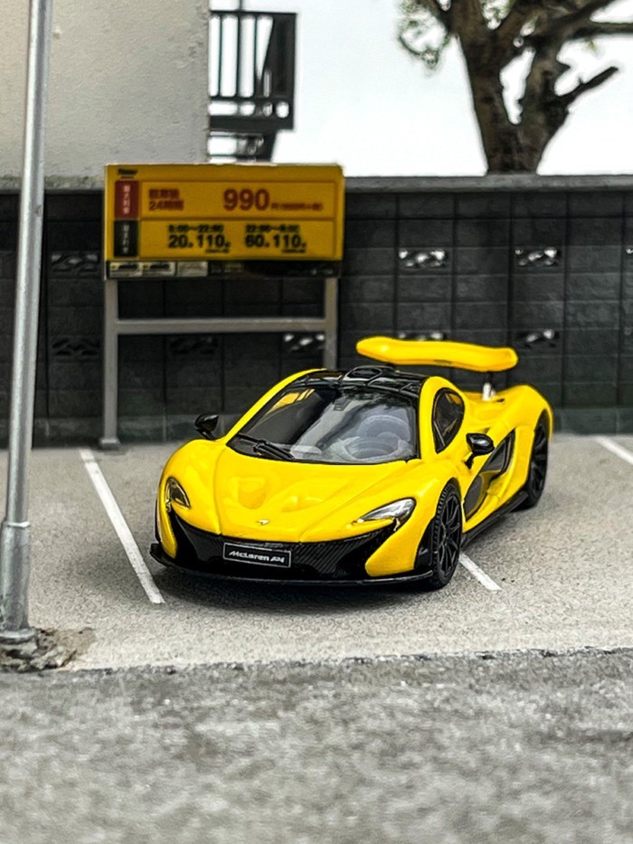 คลังสินค้าพร้อม LCD 1: 64 McLaren P1 McLaren Racing Car Alloy Car Model Collection