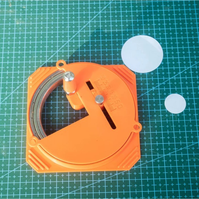 Manual Circle Cutter Tool, 0-30mm Radius Adjustable Cutting Compass, Rotary Paper Cutter with Alloy