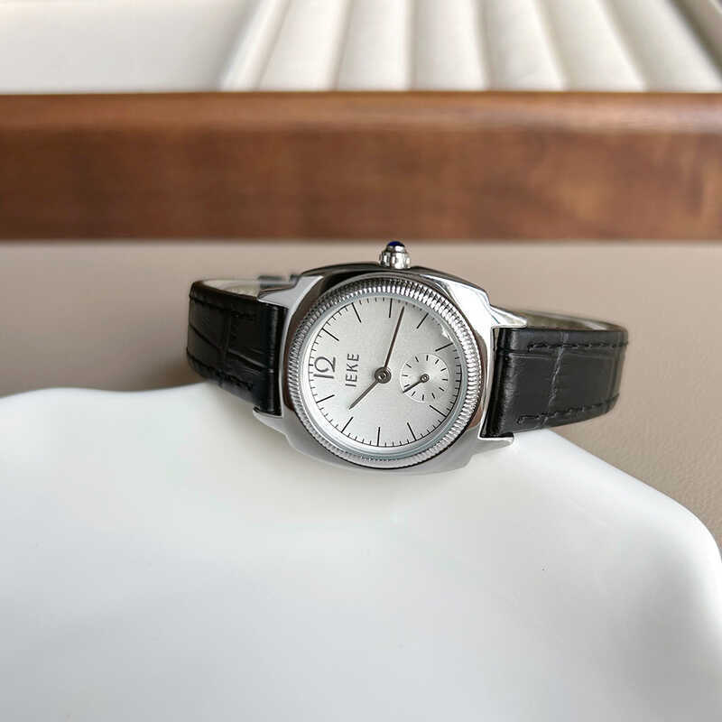 IEKE Simple Small Gold Watch Classy Belt Watch ผู้หญิงนาฬิกา Niche มือสองอิสระ