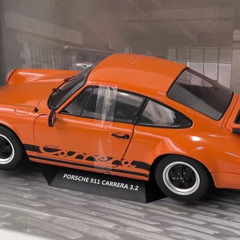 SOLIDO 1/18 PORSCHE 911 CARRERA 3.2 1984 PORSCHE รถรุ่นสร้างผลิตภัณฑ์คุณภาพสูง