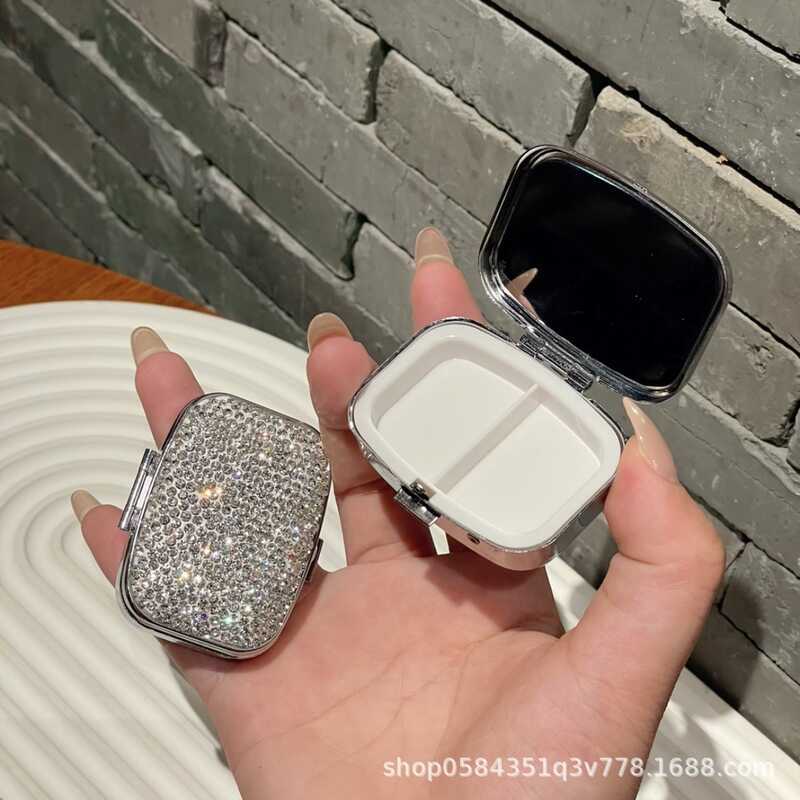 Fashion Diamond-Studded Two-Grid Box Portable Portable Portable Small Pill Box Creative Storage Box
