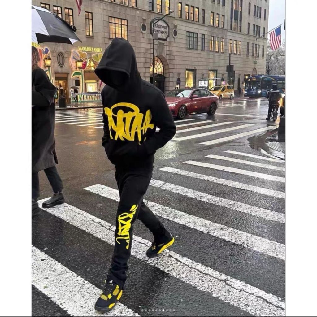 Syna World High Street ชุดเสื้อกันลมและกางเกงสำหรับฤดูใบไม้ร่วงและหนาว พร้อมสไตล์ชุดกีฬาและลำลอง