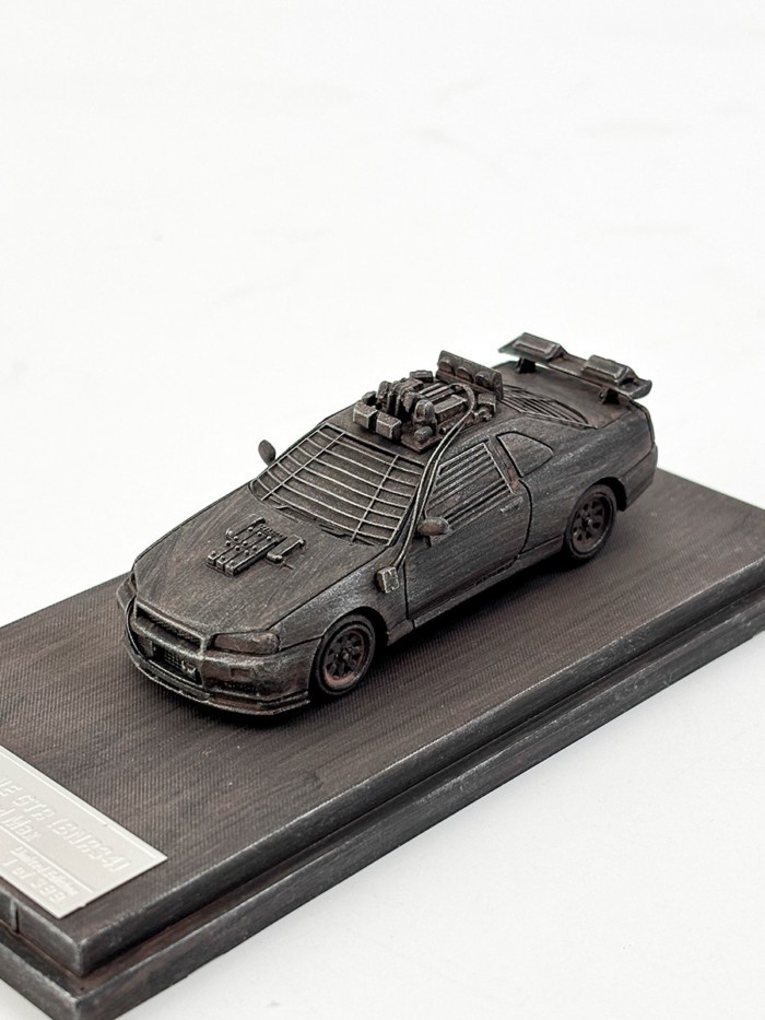คลังสินค้าพร้อม STREET WARRIOR 1: 64 Nissan GTR-Mad Max R34 Doomsday Wasteland Style Alloy Car Model