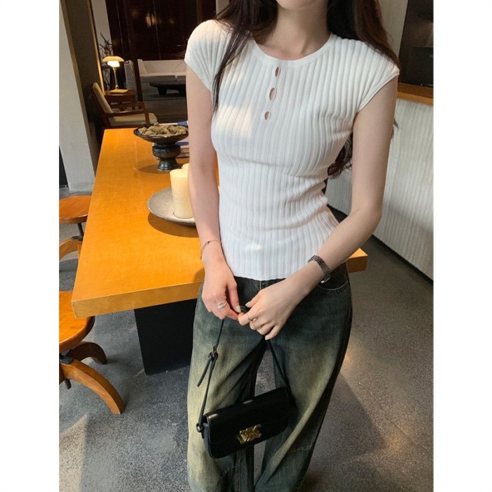 Tamren Kochi ใส่เสื้อกั๊กสีขาวเสื้อถักแขนสั้นบางสําหรับผู้หญิง