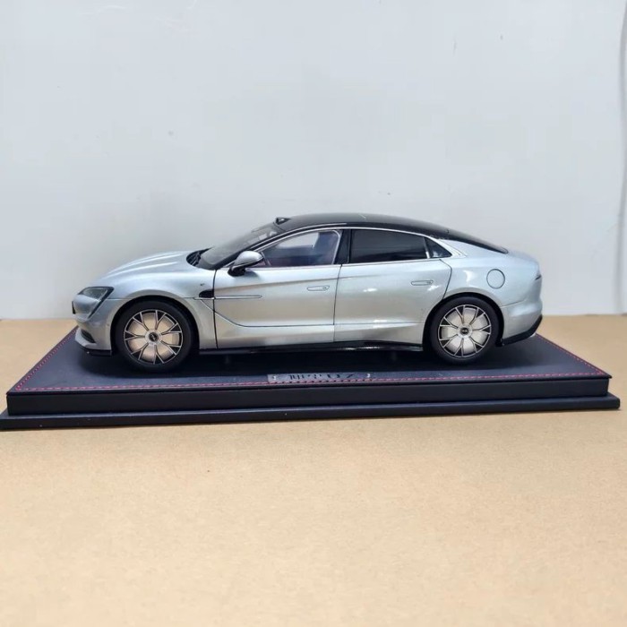 โรงงานเดิม Biadi Look up U7 รถรุ่น BYD High-End Sedan 1: 18 จําลองรถรุ่น