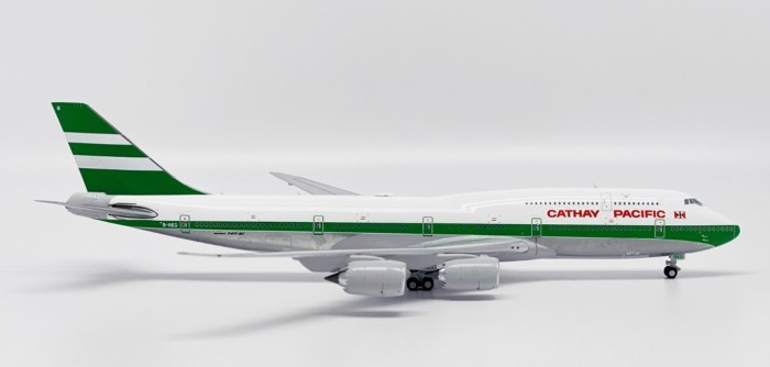 พร้อมสต็อก JC Wings 1: 400 Cathay Pacific Airlines B747-8i B-HKG โมเดลเครื่องบินโลหะผสมโมเดลรถรุ่นลิ