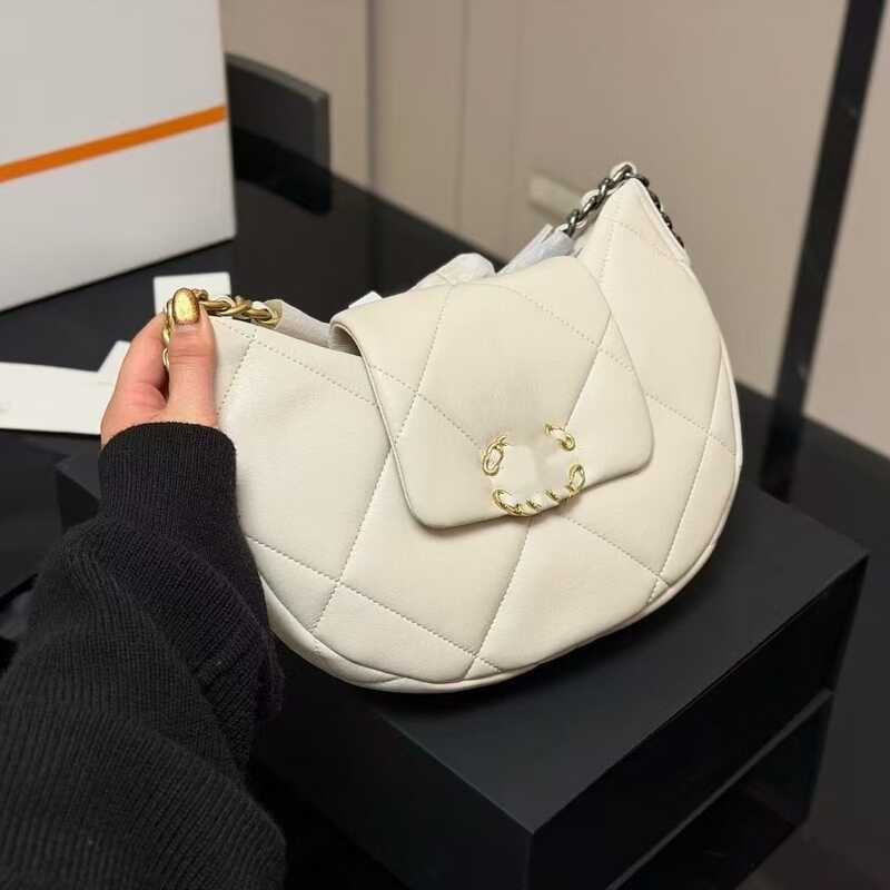 25 พรีเมี่ยม Crescent Crescent Underarm Bag Diamond One Shoulder Diagonal